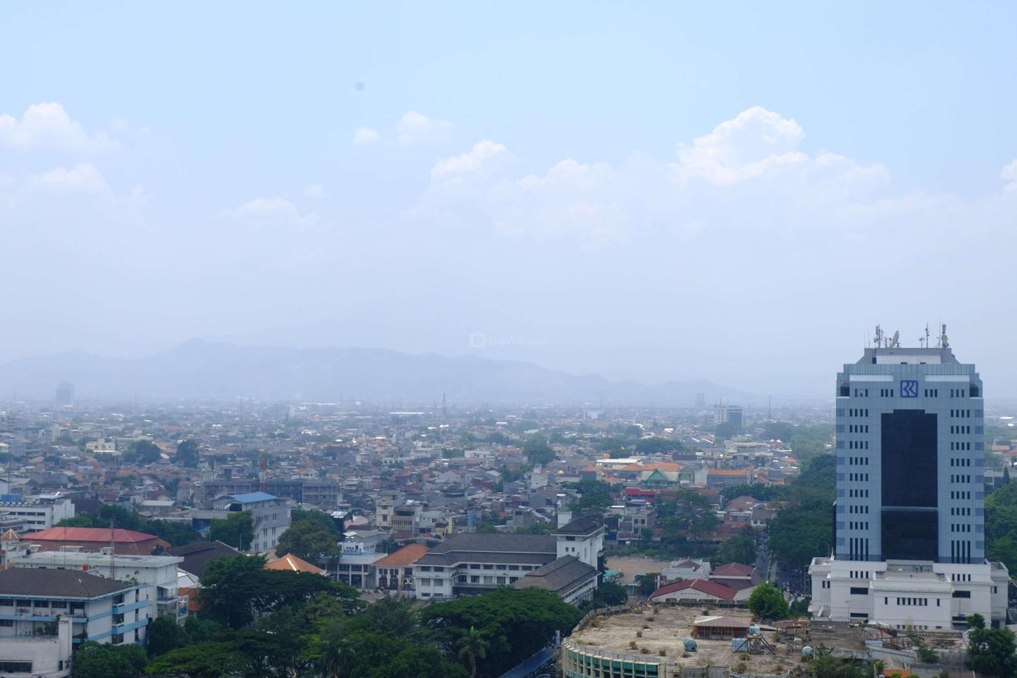 Strategic And Comfortable 2Br At Braga City Walk Apartment By Travelio Bandung Exterior photo